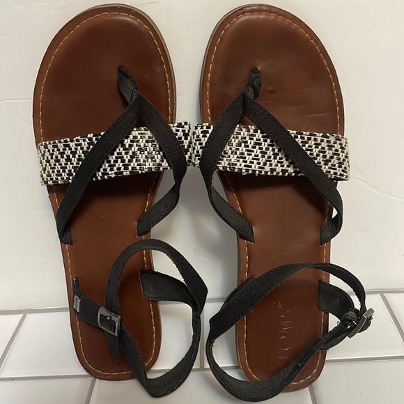 𝅺TOMS Women's Sandals size 8, Gently Used - Picture 1 of 6
